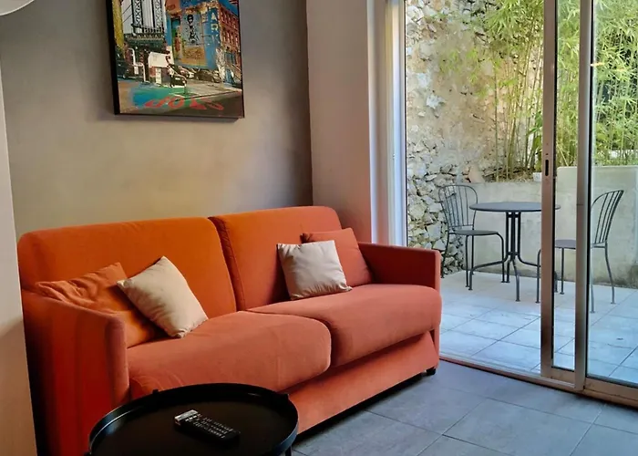 Le Jardinet - With Office In The City Center!