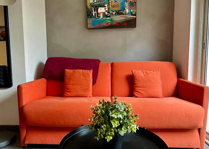 Le Jardinet - With Office In The City Center!